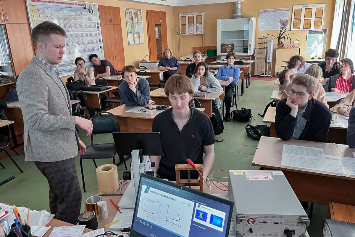 От теории к эксперименту: в Лицее №470 прошёл мастер-класс по изоляционным материалам